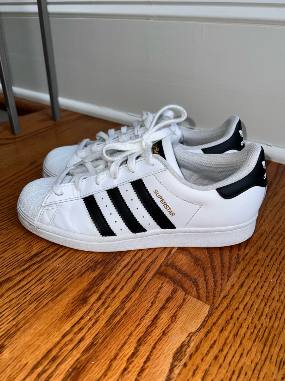 VGUC Adidas Superstar Sneakers Youth
